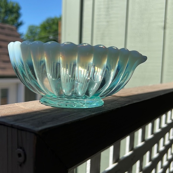 FENTON BLUE OPALESCENT Heart Shape bowl - Picture 2 of 5